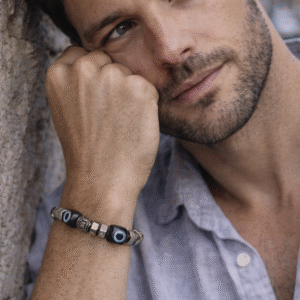 צמיד לגברים מפלדת אל-חלד עם חרוזי עין B 2460