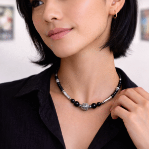 שרשרת עם צינורות כסף וחרוזי שוהם שחורים  N 1843