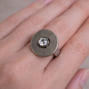 טבעת בעיצוב תעשייתי עם קריסטל סוורובסקי R 2285