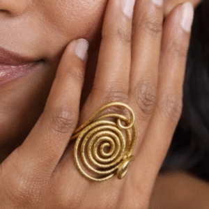 טבעת לאשה ולגבר מנירוסטה בצבע זהב R 100