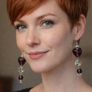 עגילי לב מזכוכית מורנו בצבע סגול 1011